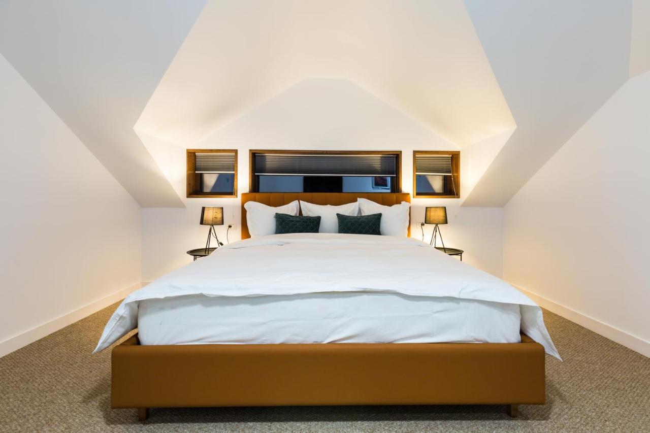 Upperhouse Suites & More Braşov Exterior foto